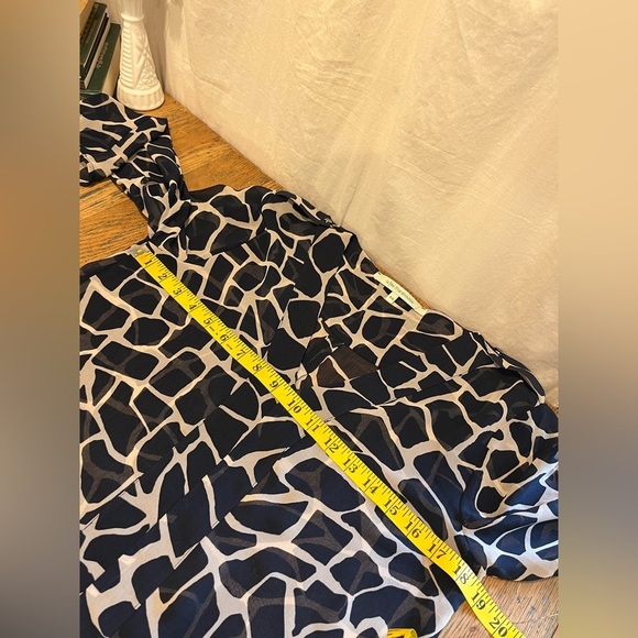 💙 LA FÉE MARABOUTÉE • Abstract print flowy blouse • Size 40 - Picture 9 of 10